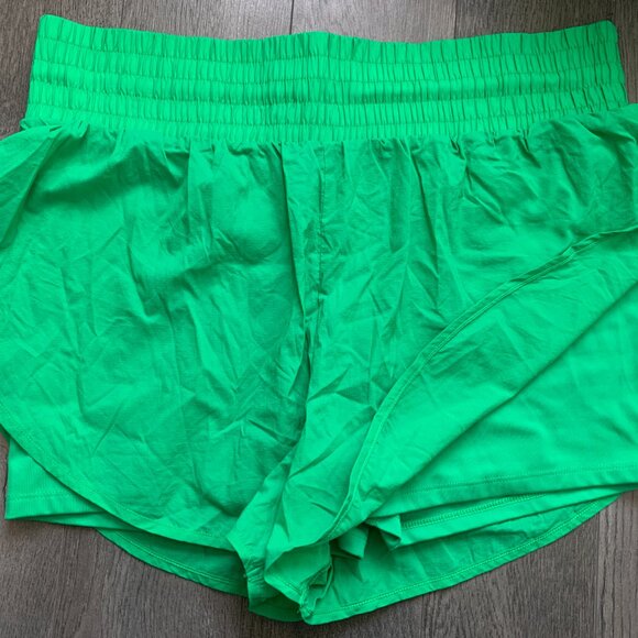 Green Running Shorts Size Large - Picture 2 of 3